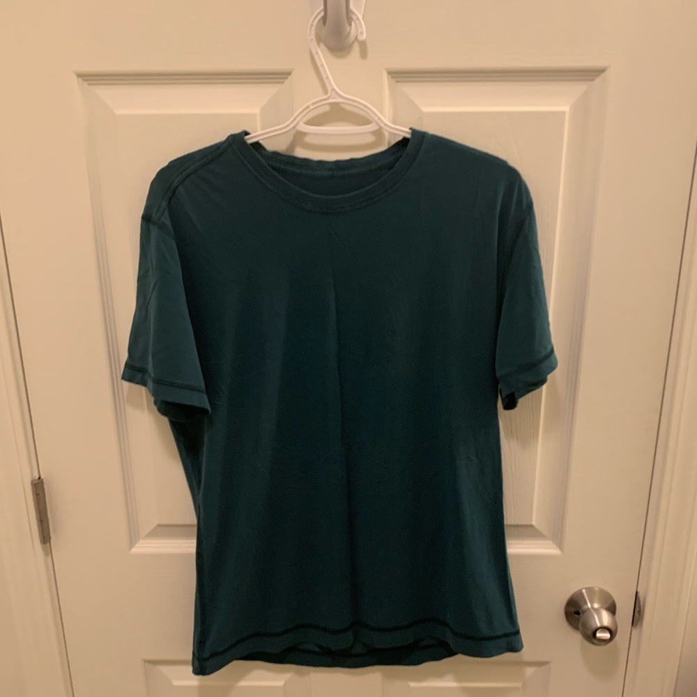 Men’s Lululemon T-Shirt - Medium